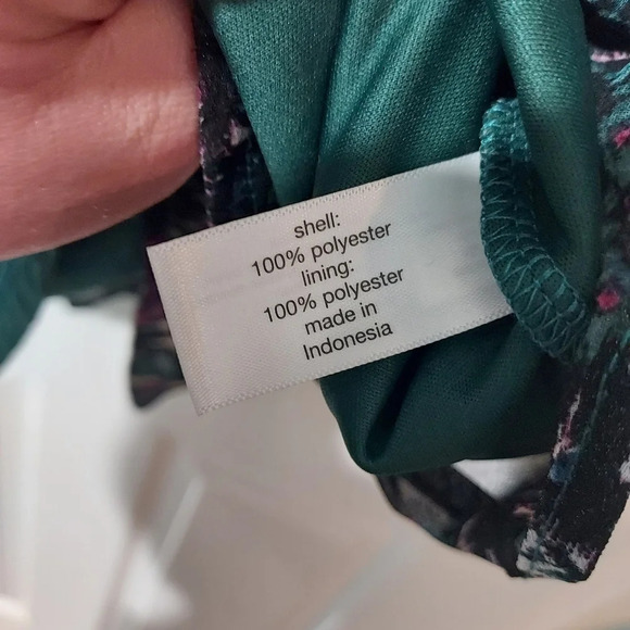 NWOT Lane Bryant Green Paisley Classic V-Neck Shimmer Top in Size 18 - Picture 11 of 11